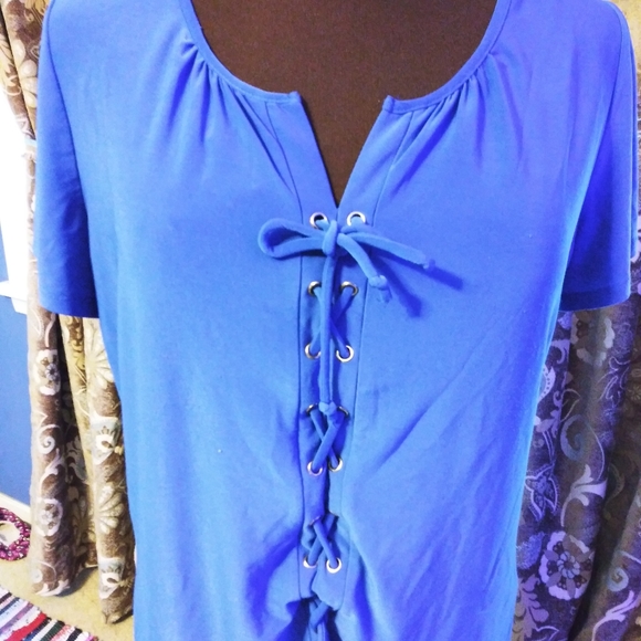 Tops - Picture 2 of 5